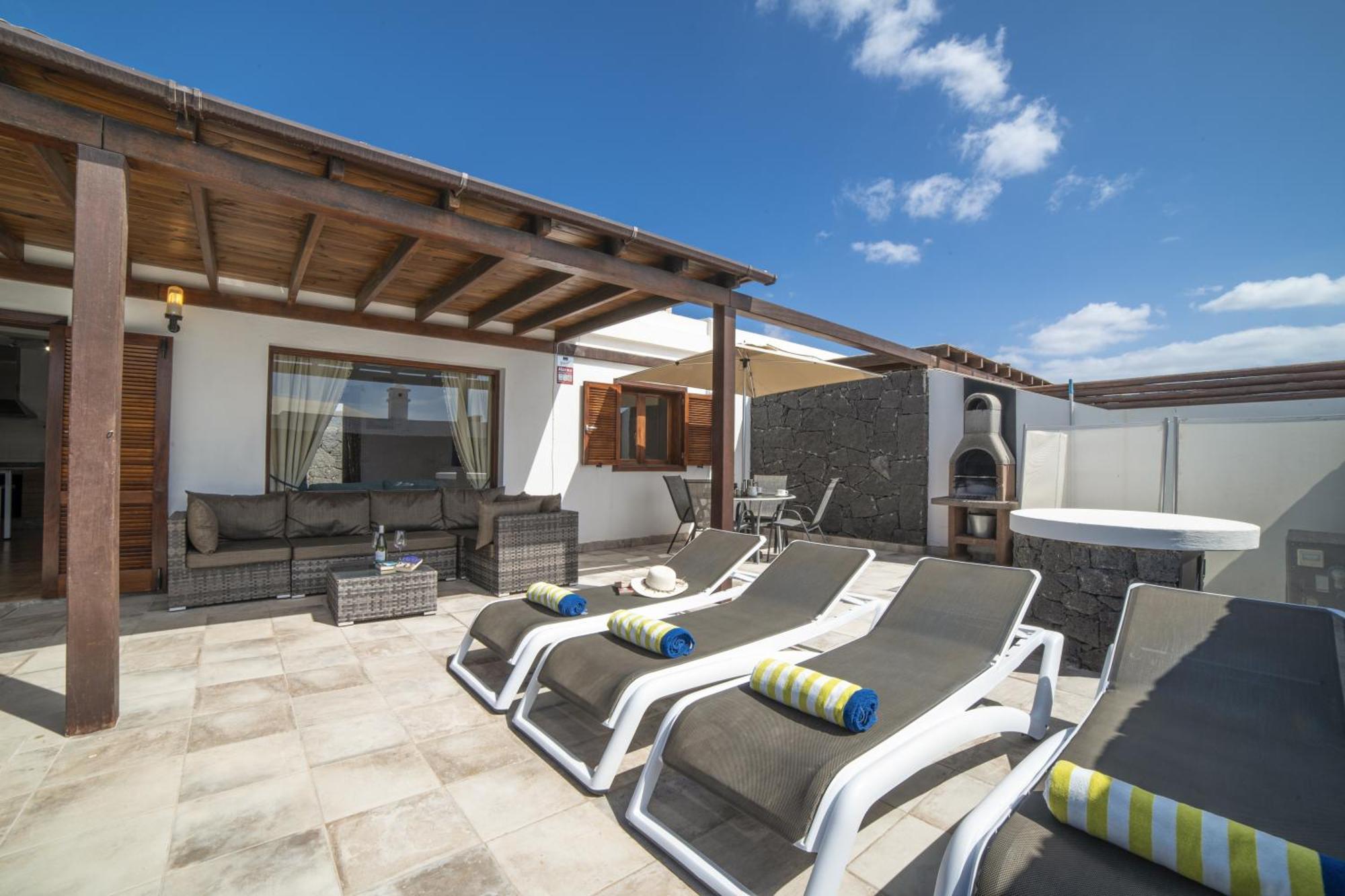 Beautiful Lanzarote 3 Bedrooms Strelitzia South Facing Secluded Private Pool *