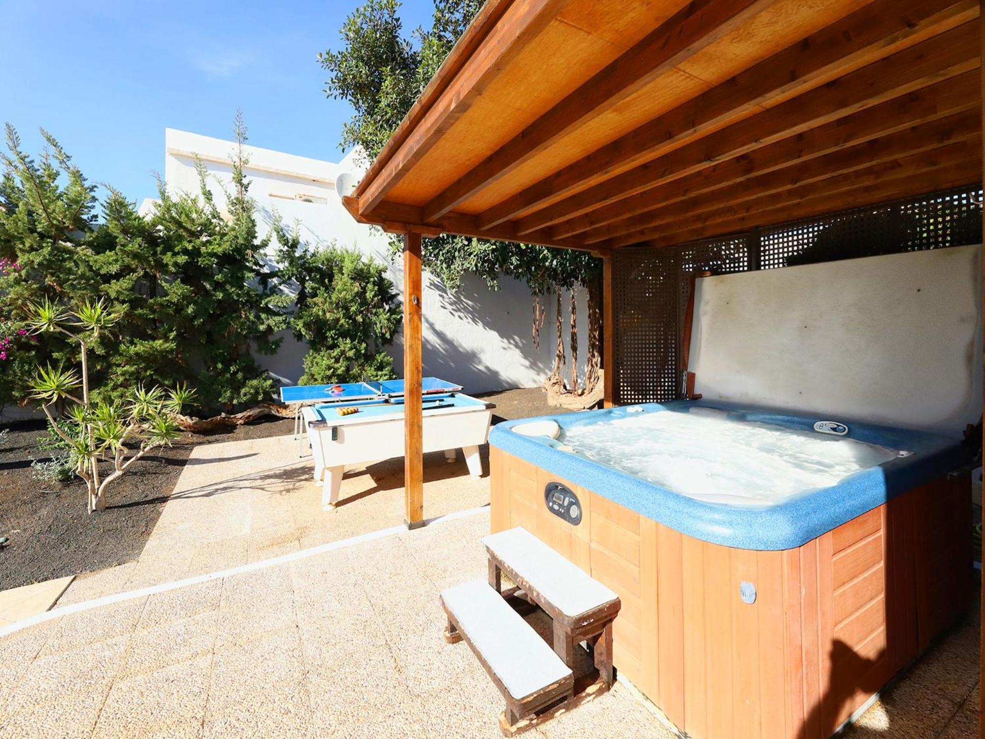 Villa Wonderful Puerto Del Carmen Location Cilla Sea Views Large Pool Area Lanzarote