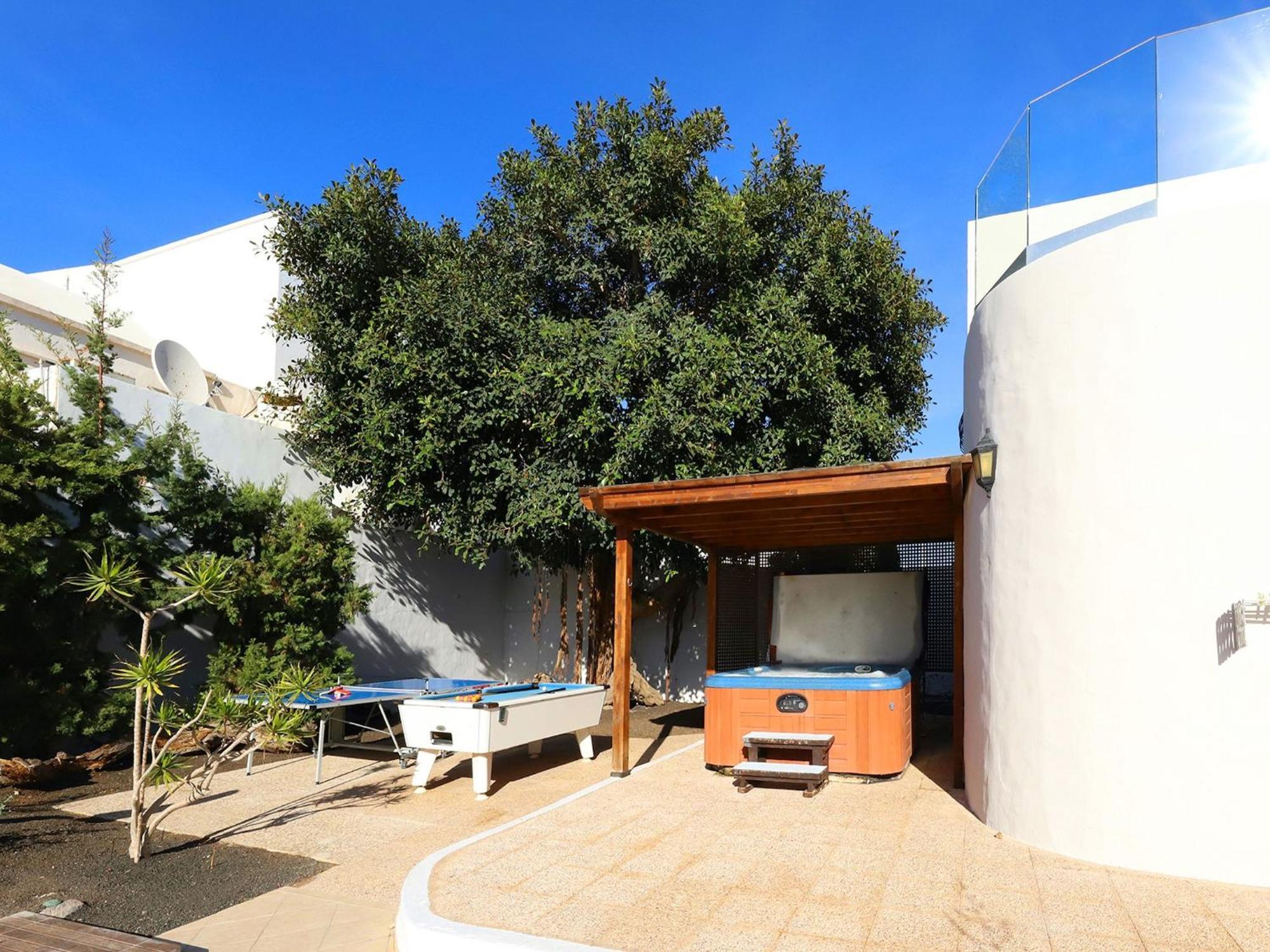 Villa Wonderful Puerto Del Carmen Location Cilla Sea Views Large Pool Area Lanzarote *