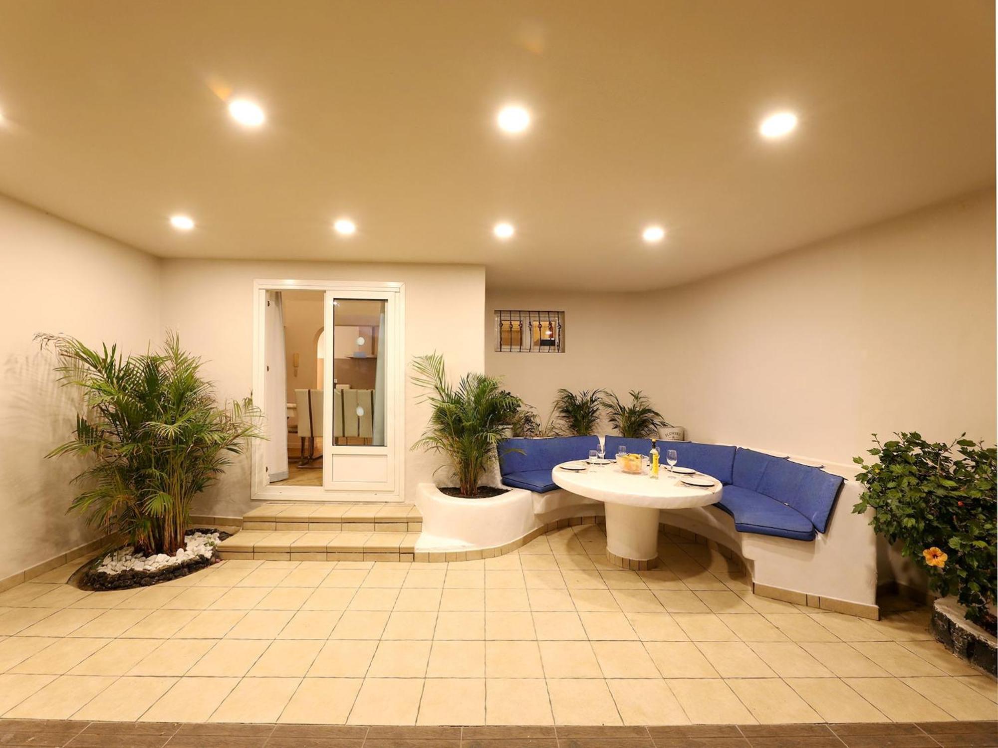 Wonderful Puerto Del Carmen Location Cilla Sea Views Large Pool Area Lanzarote Villa