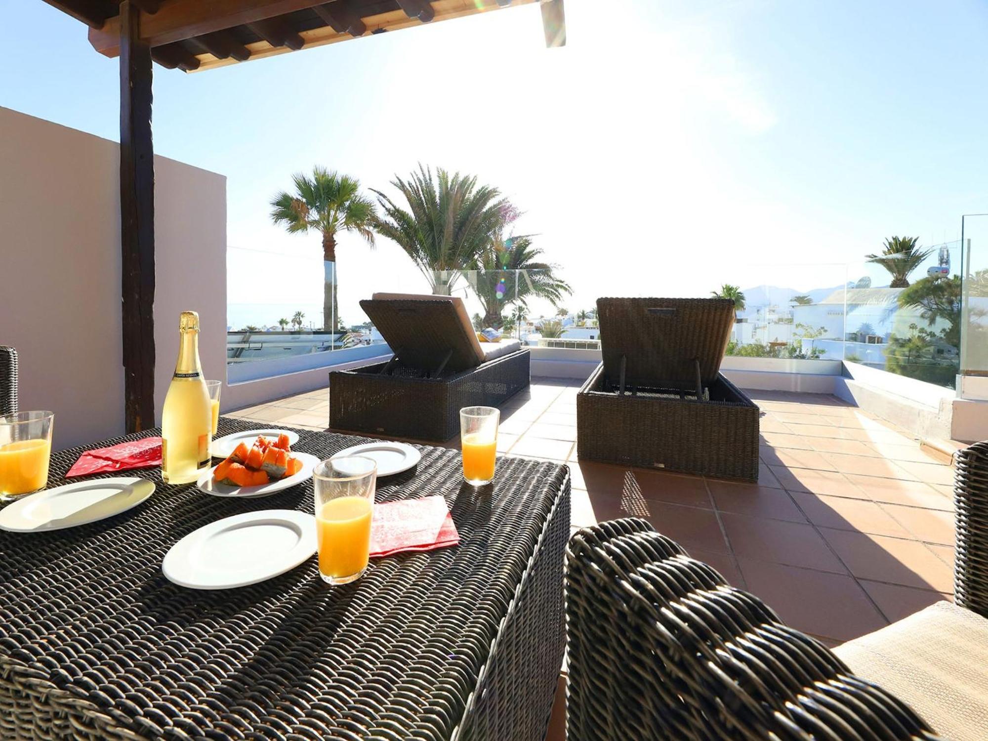 Wonderful Puerto Del Carmen Location Cilla Sea Views Large Pool Area Lanzarote Tias