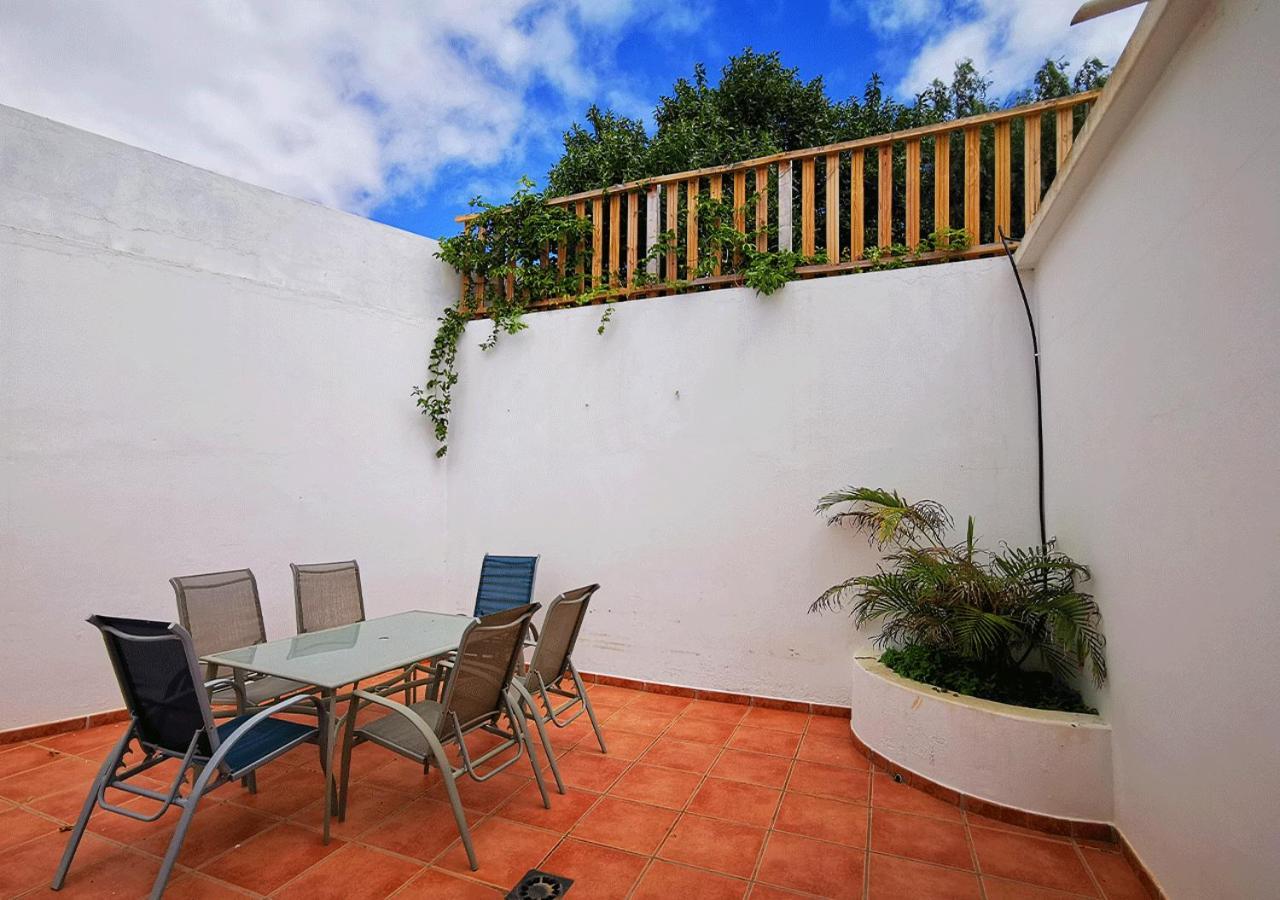 Abajo, Casa Apartment La Costa