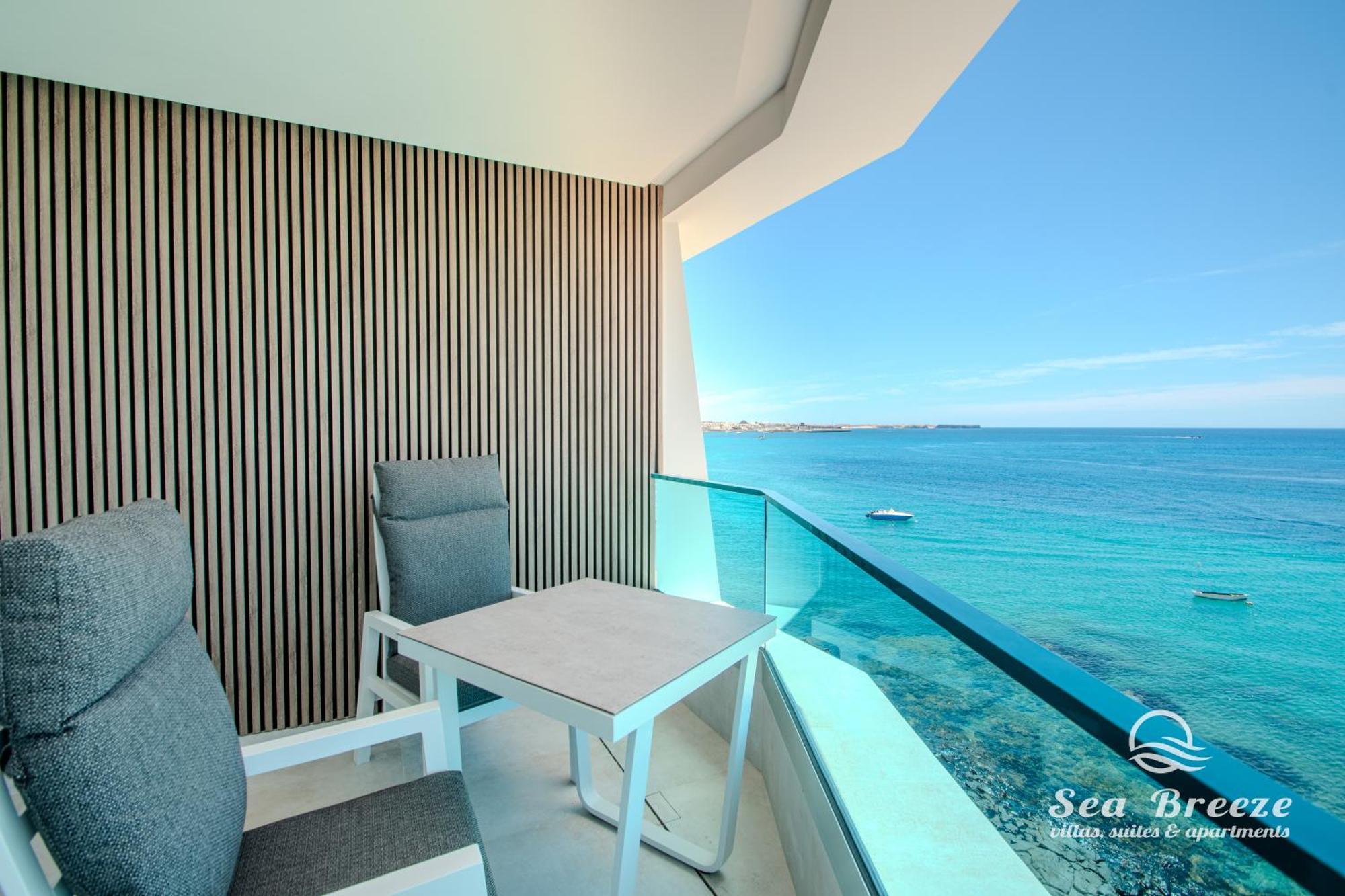 Sea Breeze Apartment *