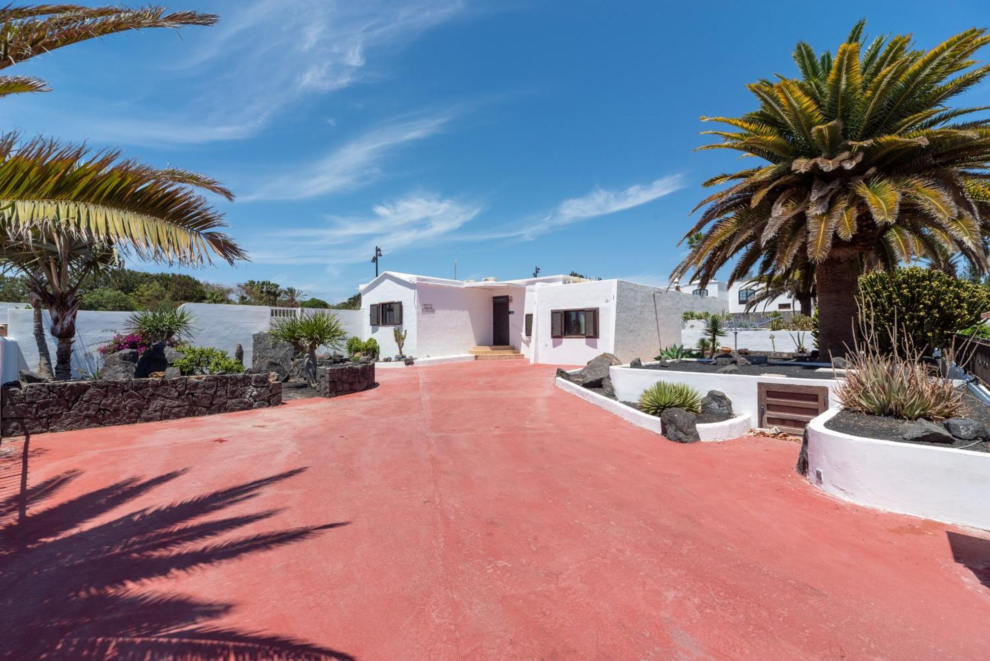 Michelle - Lh114 By Now Ltd Playa Blanca (Lanzarote)