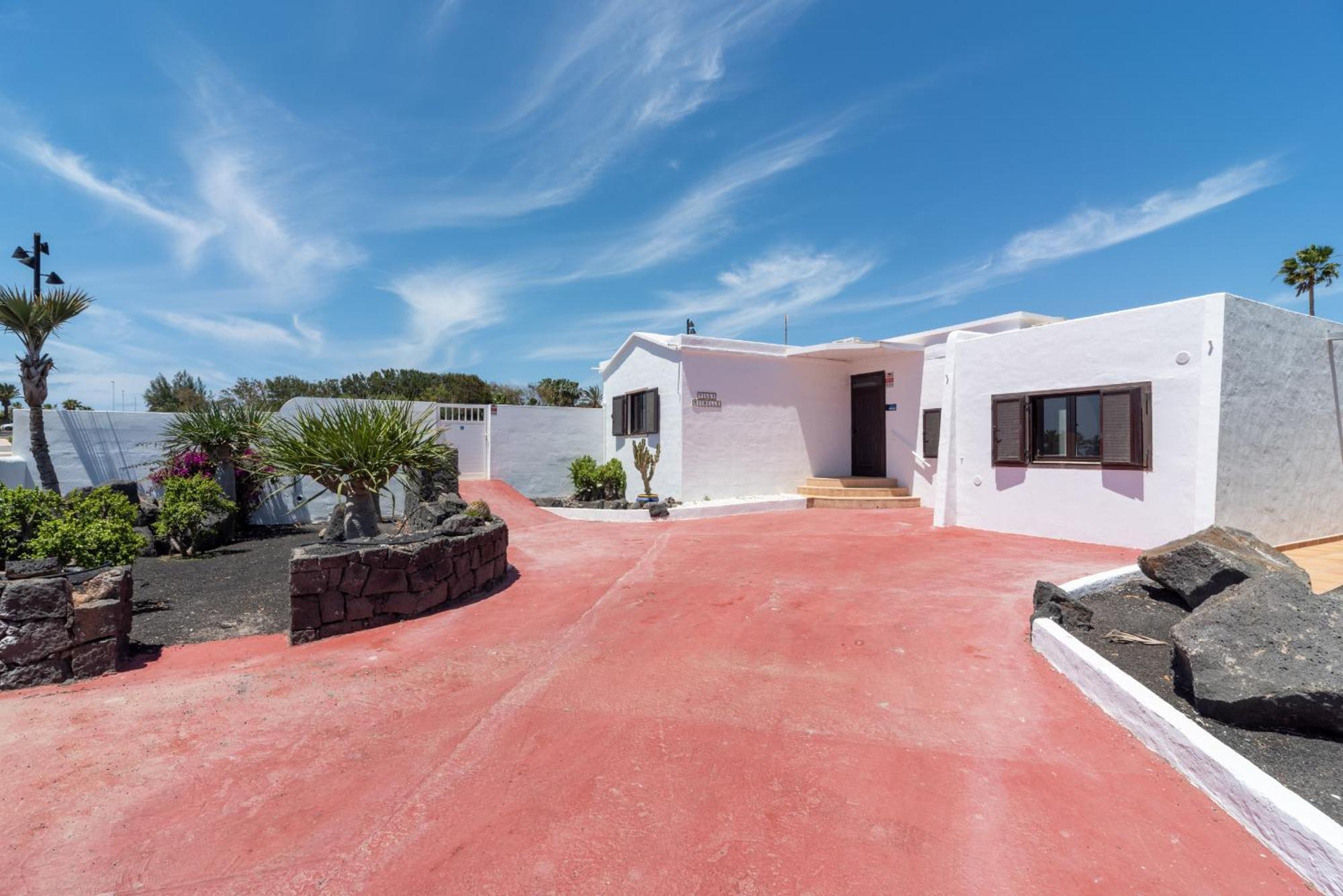 Michelle - Lh114 By Now Ltd Villa Playa Blanca (Lanzarote)