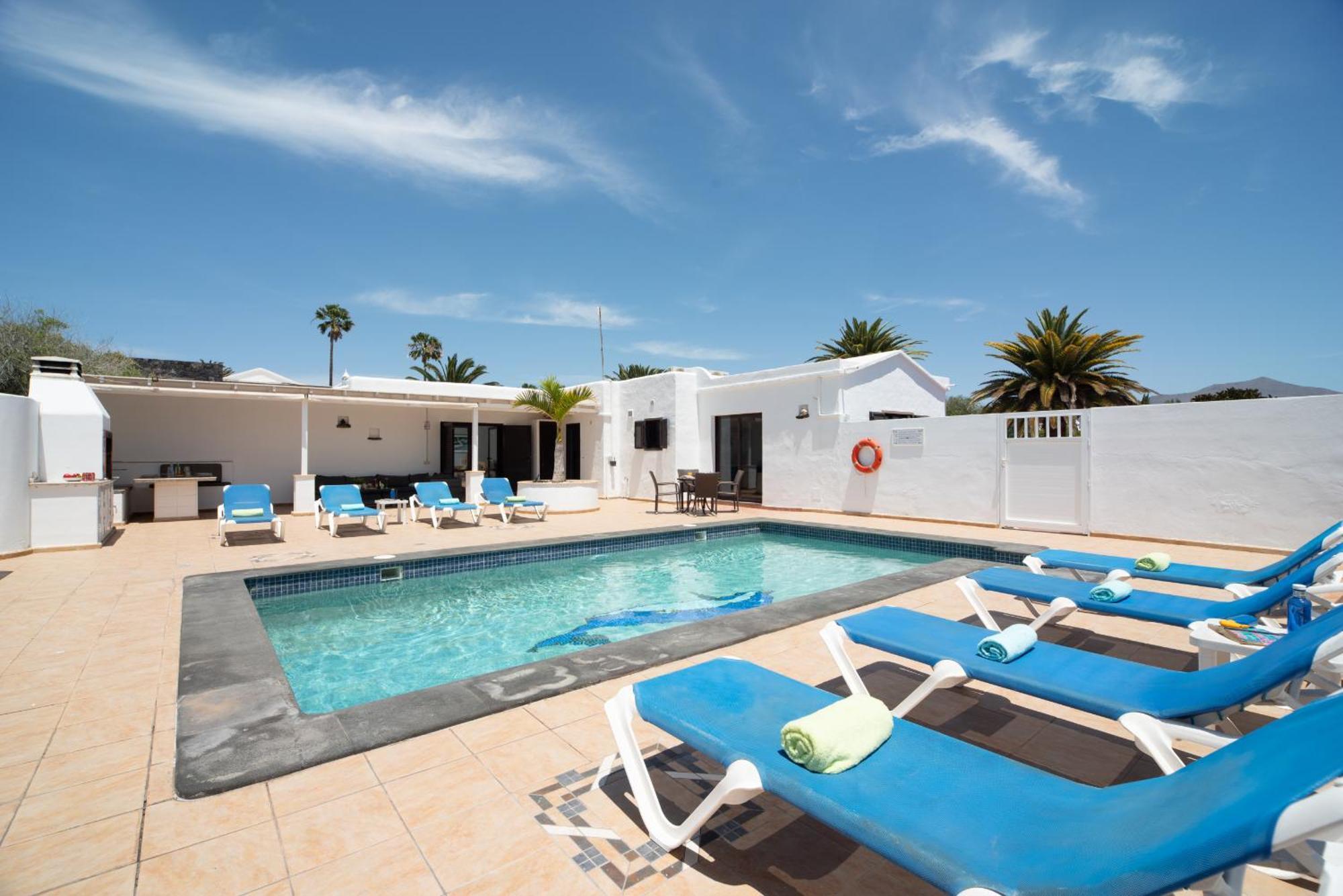 Michelle - Lh114 By Now Ltd * Playa Blanca (Lanzarote)