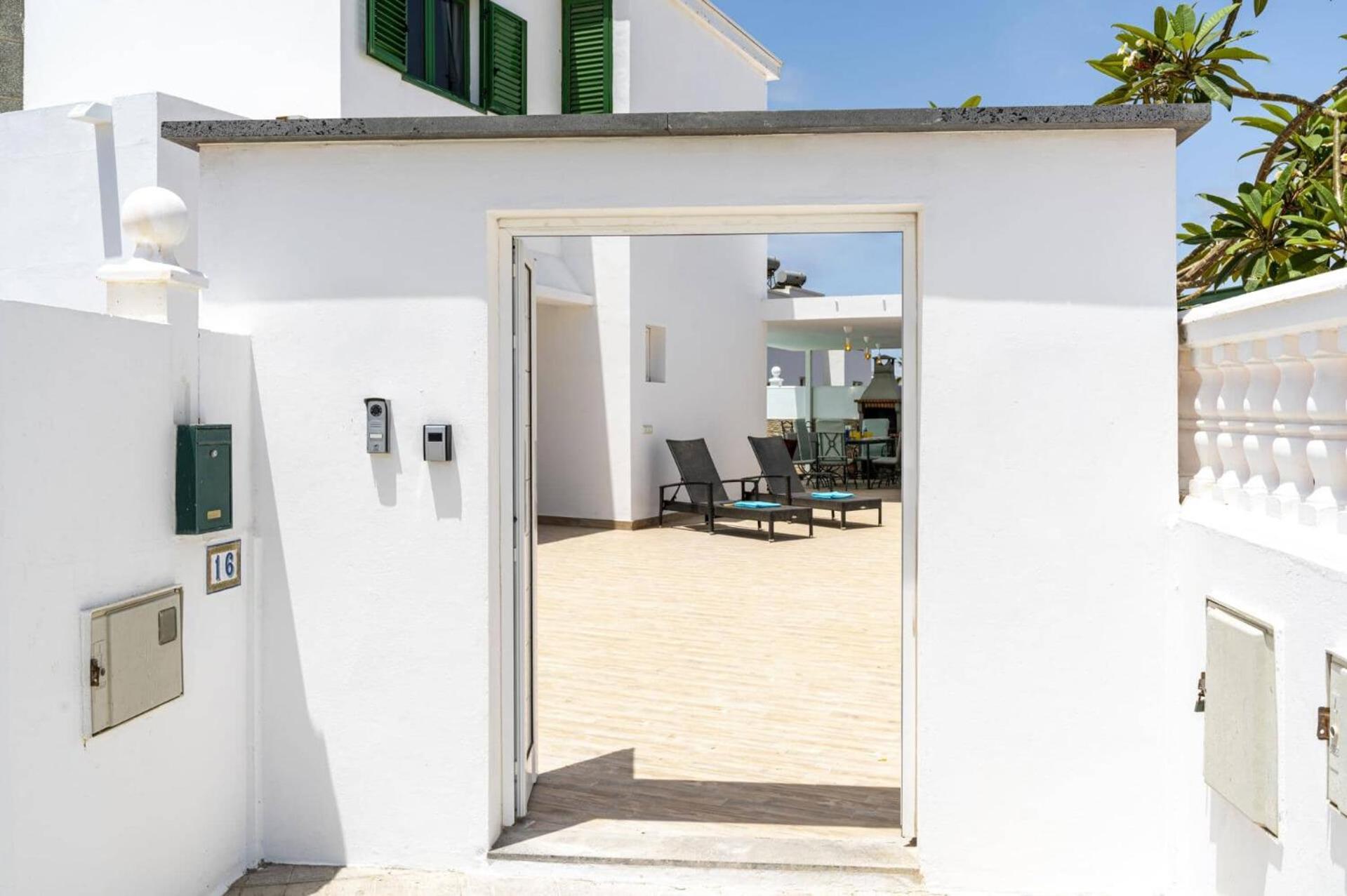 Villa Deluxe By Puerto del Carmen (Lanzarote)