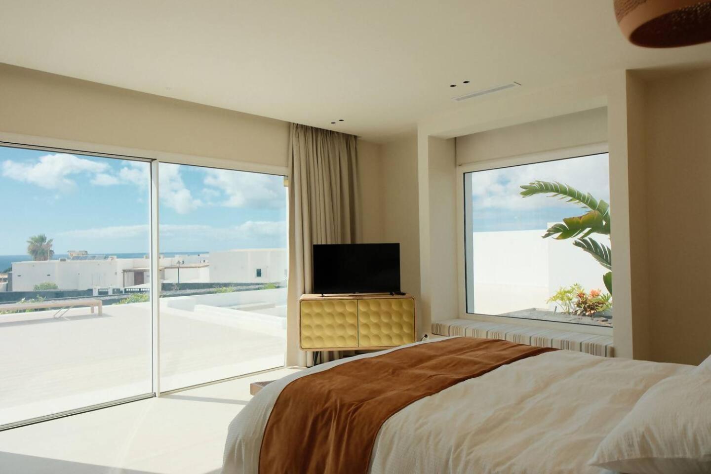 Aine Luxury Villa *