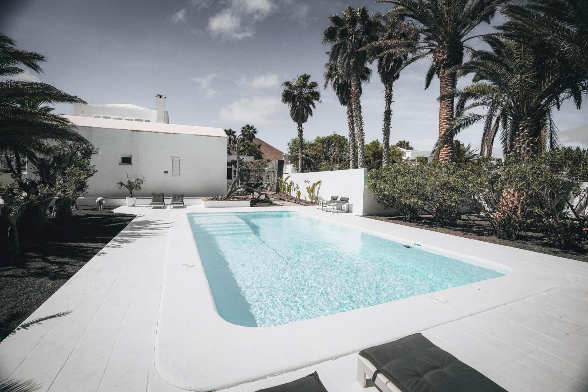 Amonita - Heated Pool, Luxurious Space Tiagua