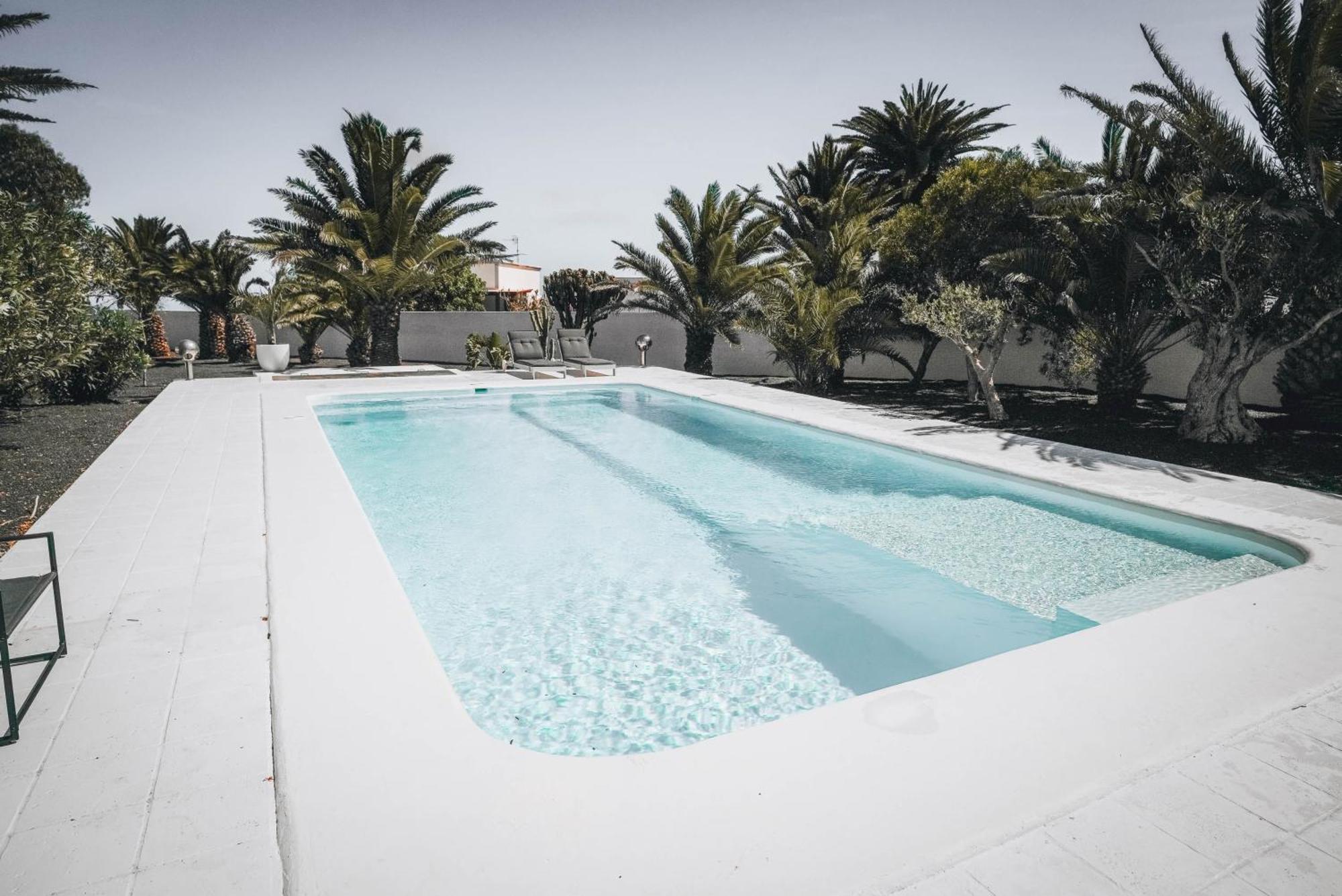 Amonita - Heated Pool, Luxurious Space Villa *