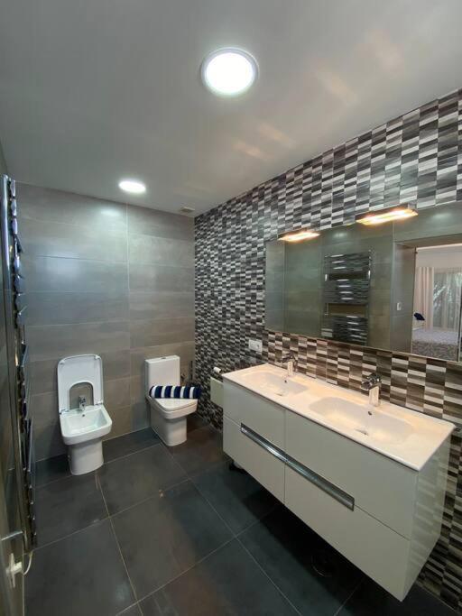 314 Colony Club *