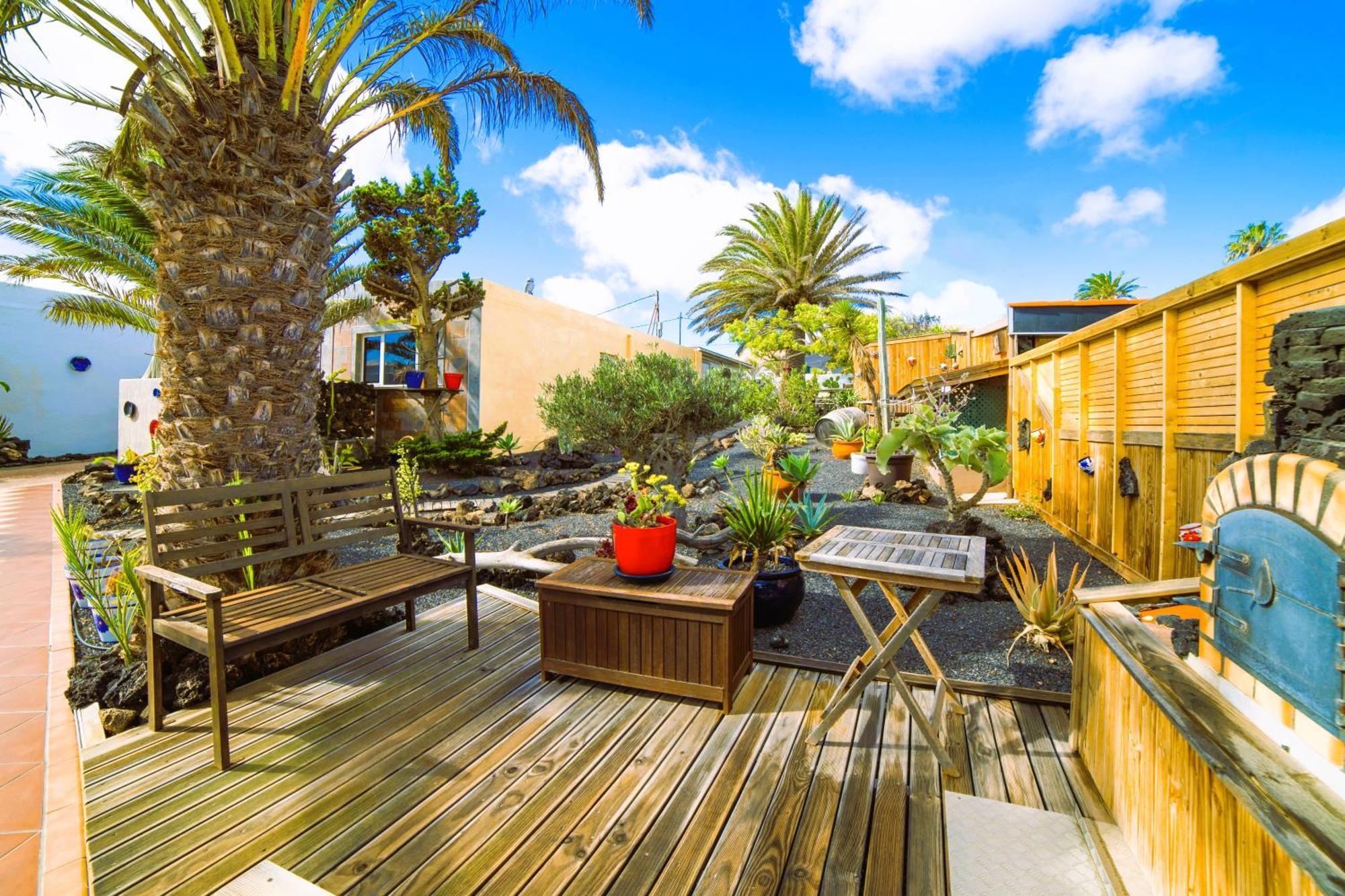 Madora - Sea View - Amazing Garden - Quiet Location - Bodegas & Hiking Trails Nearby Apartamento La Asomada (Lanzarote)