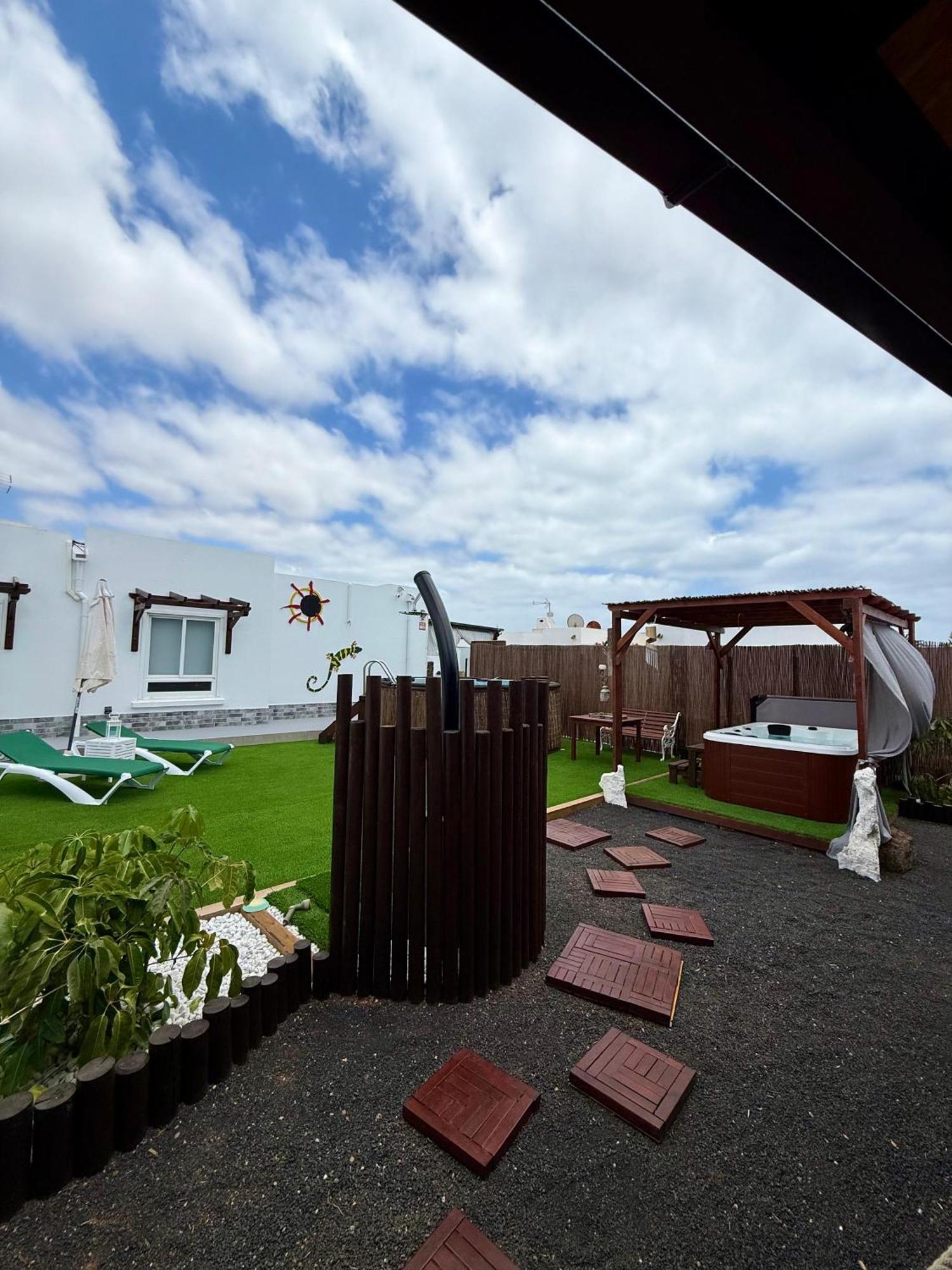Y Lofts Makana Guest house *