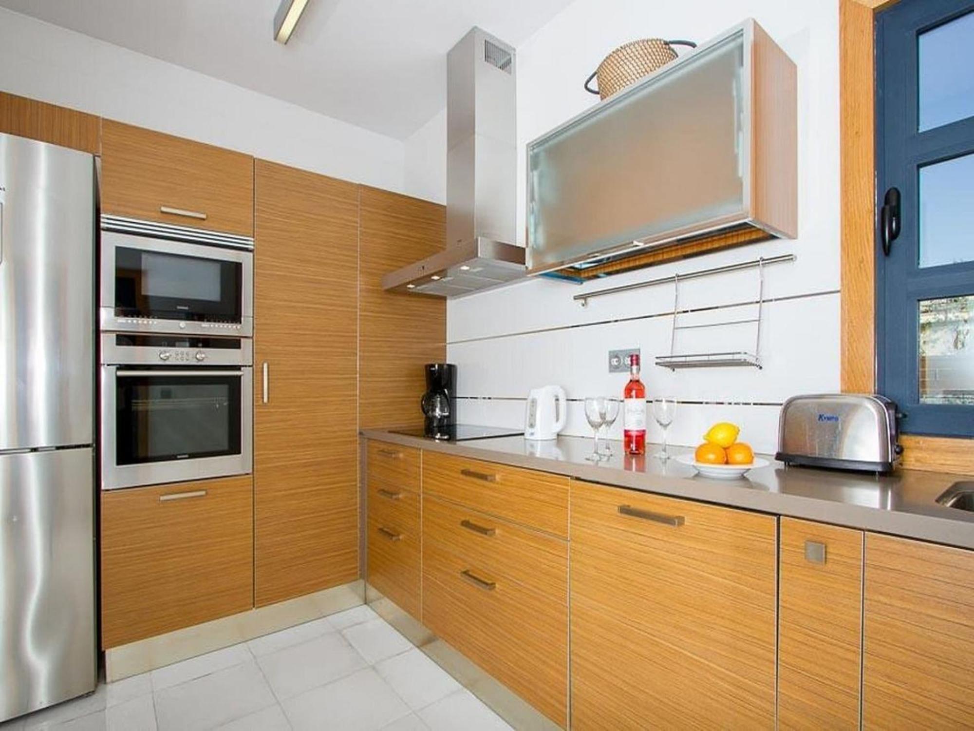 Beautiful In With Pool Holiday home *