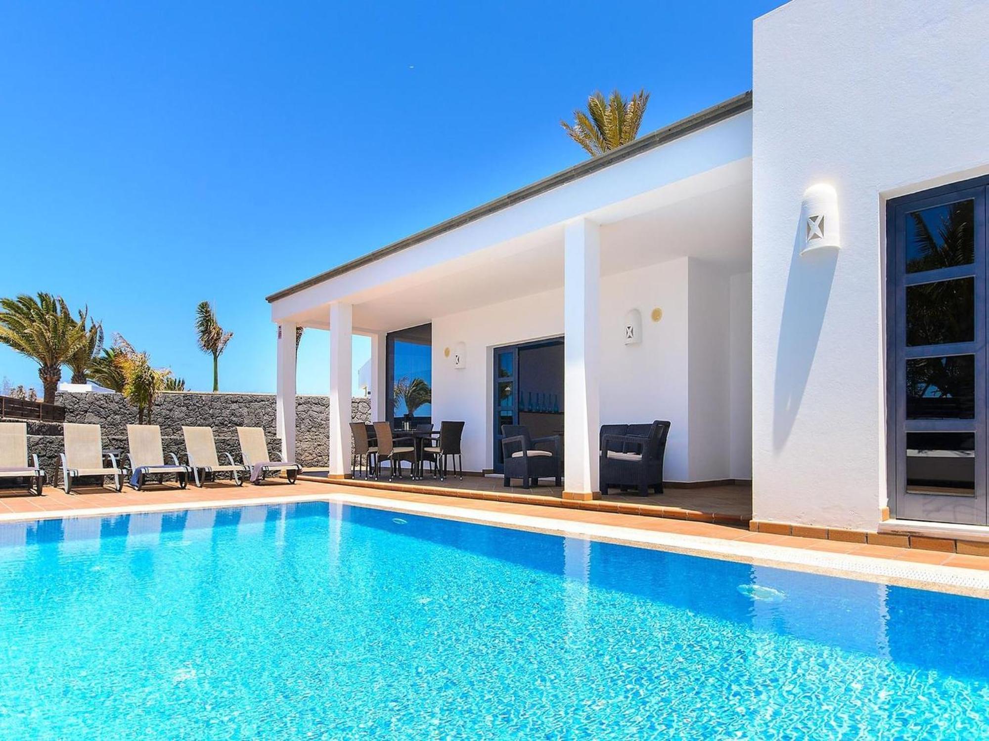 Beautiful In With Pool Holiday home