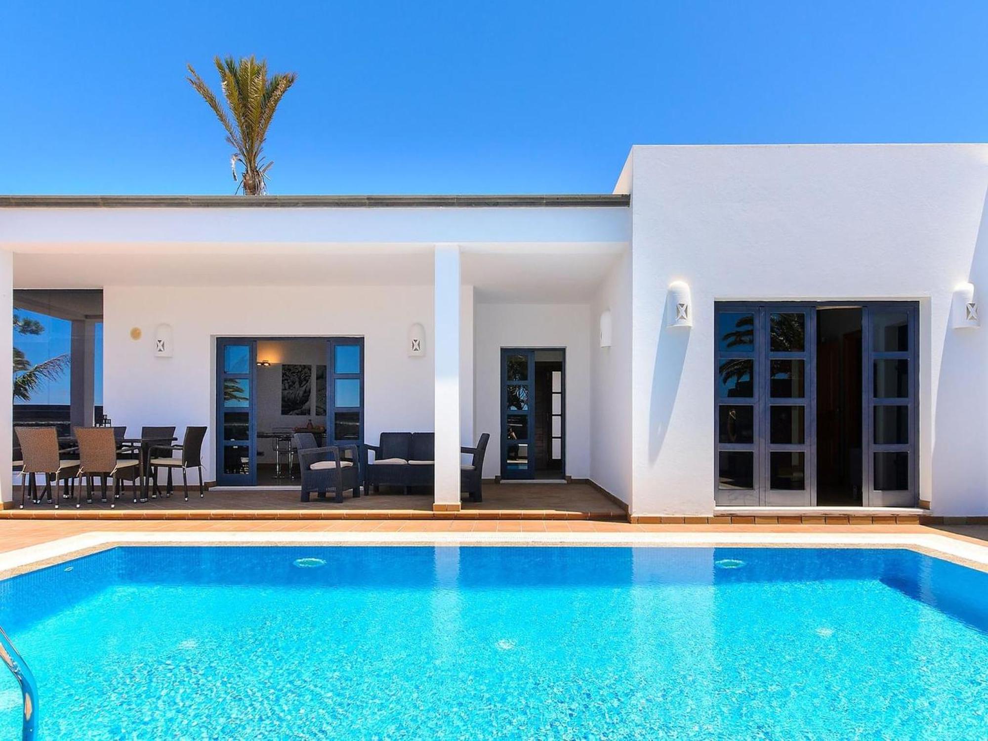 Beautiful In With Pool Holiday home