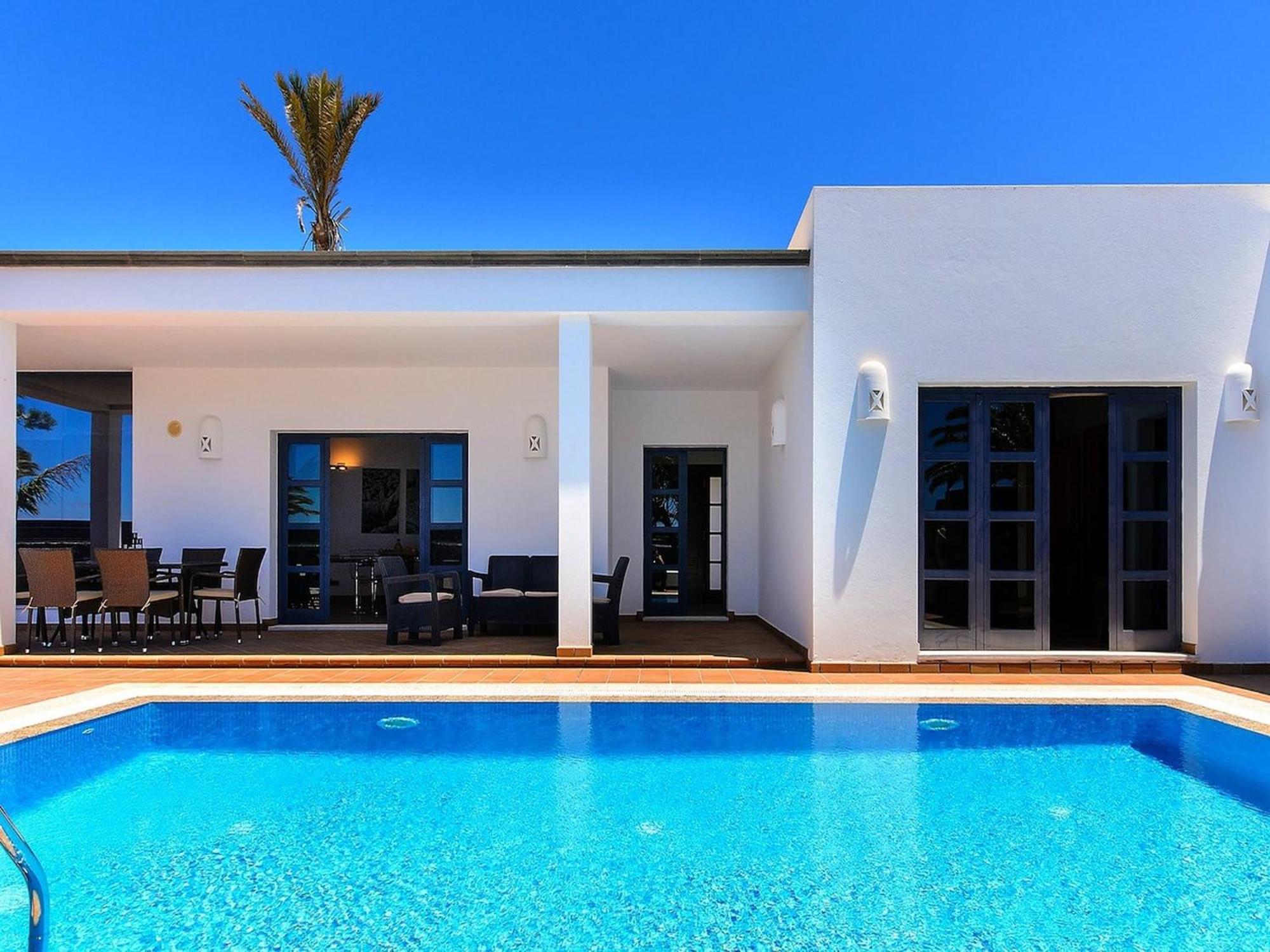 Beautiful In With Pool Holiday home