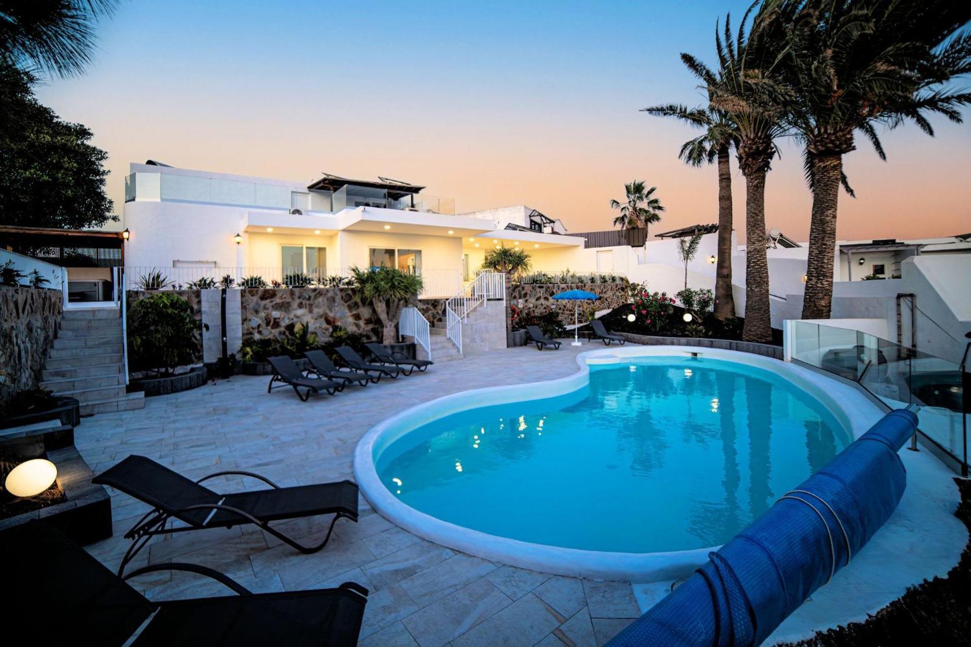 Wonderful Puerto Del Carmen Location Cilla Sea Views Large Pool Area Lanzarote Tias