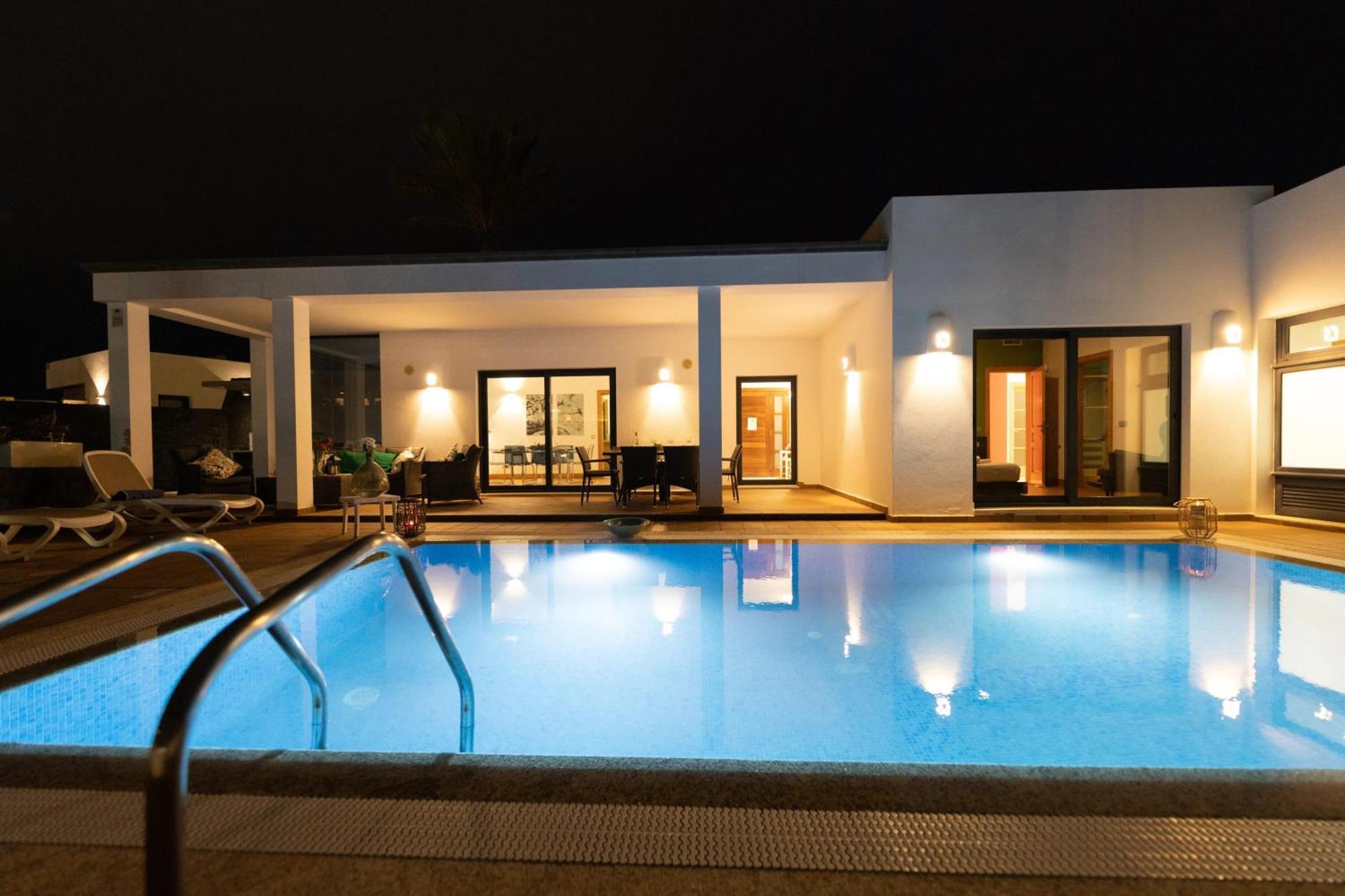 Villa Charming In With Private Pool