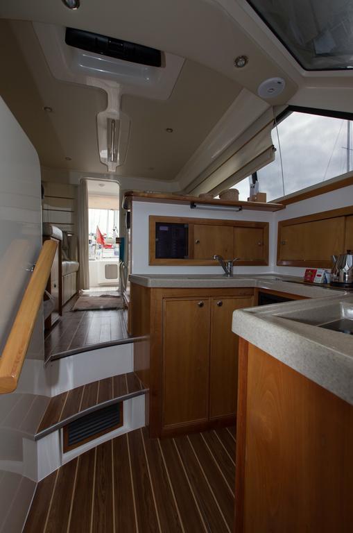Botel Yaku Wayra Charter