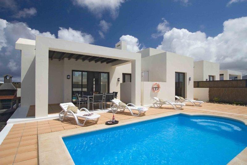 Ereza Buganvillas *