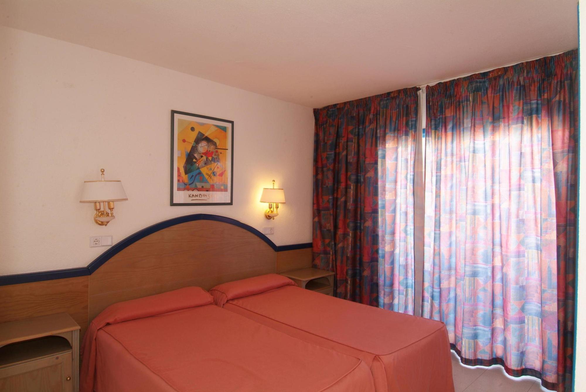 Hl Paradise Island 4*