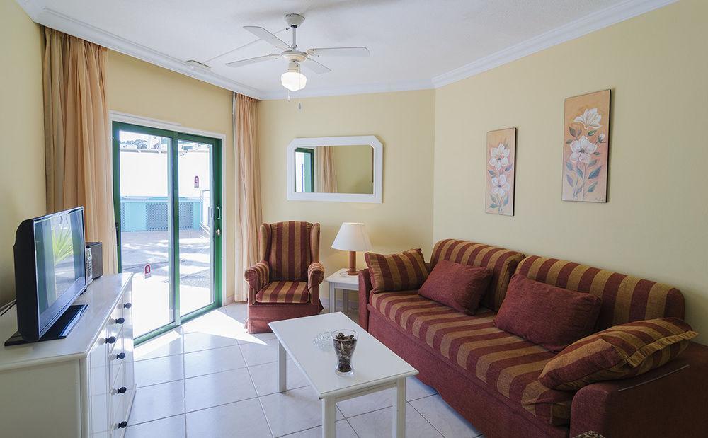 Adelfas Hotel 3*