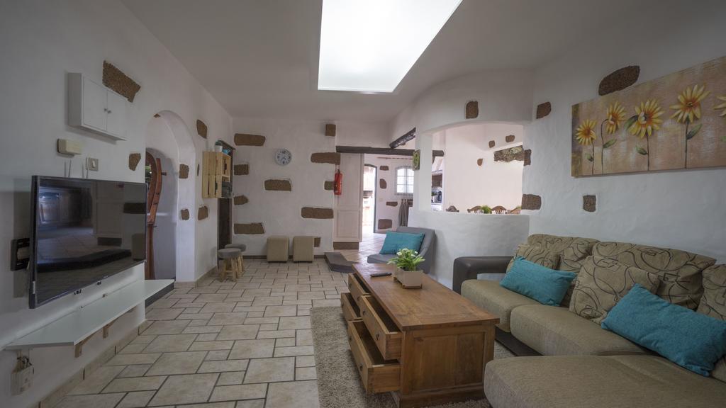 With Amazing Views, Jacuzzi And Private Pool * San Bartolomé