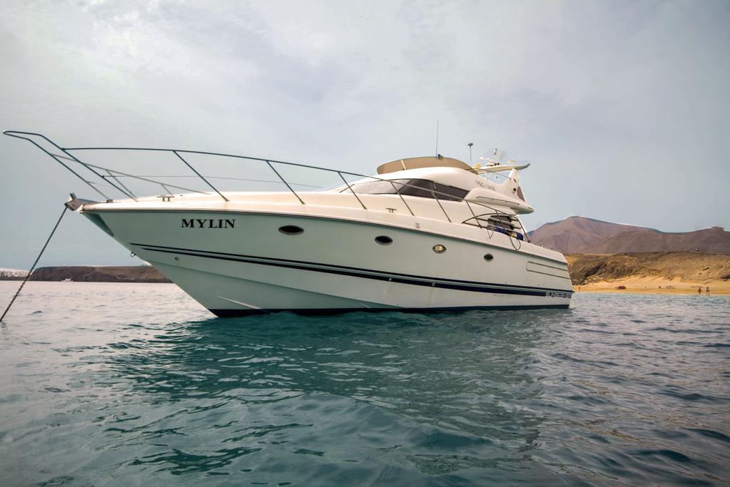 Lanzarote Yacht Hotel en barco