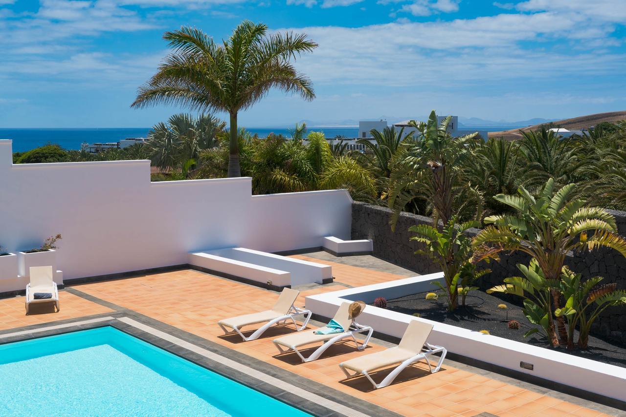 Villa Dedalos - A Luxury Large With A Heated Pool In *