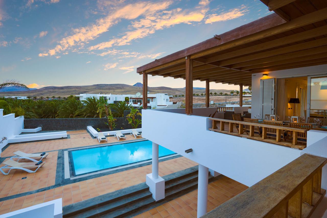 Villa Dedalos - A Luxury Large With A Heated Pool In Puerto Calero