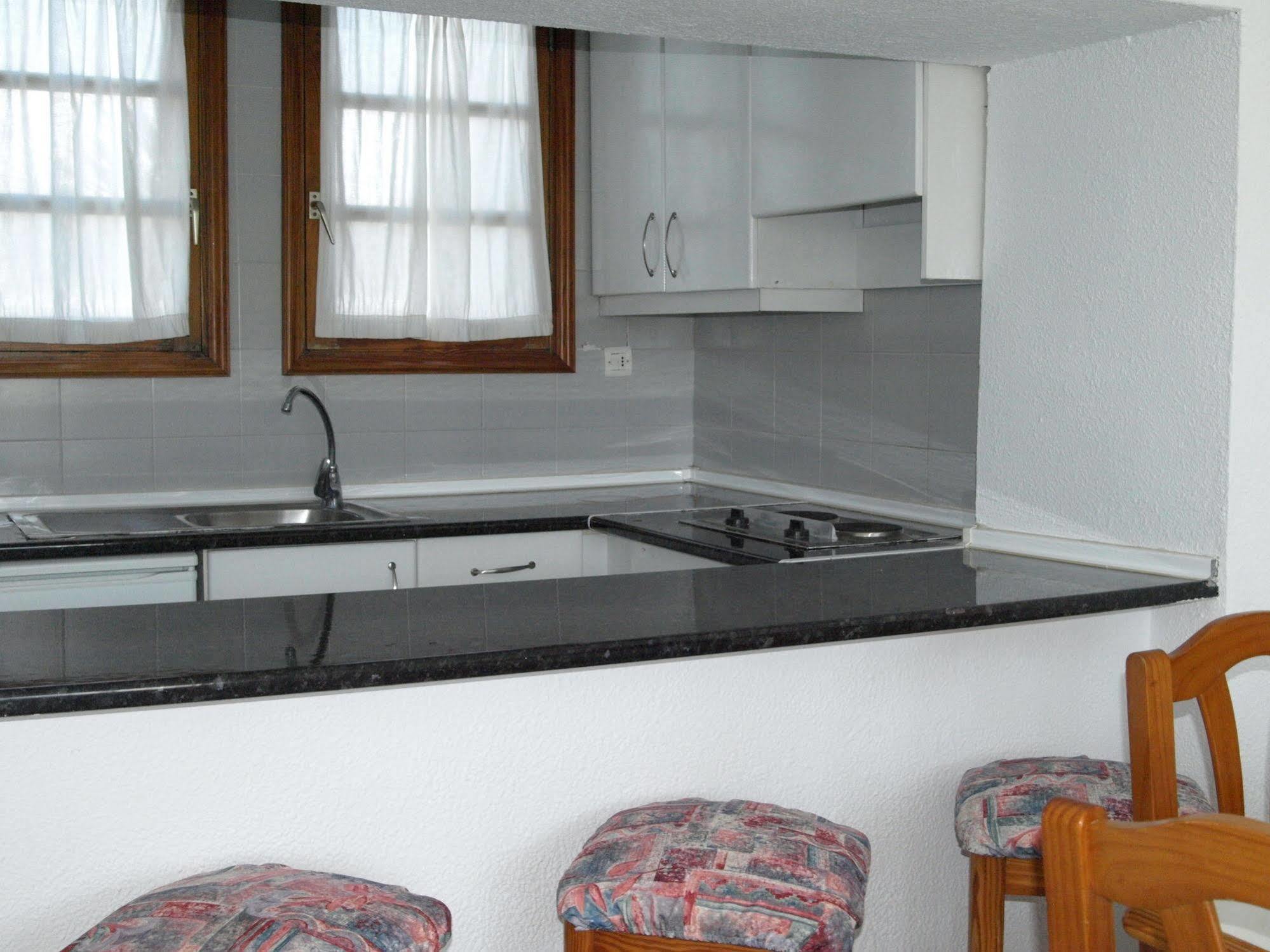 Blue Sea Apartment *