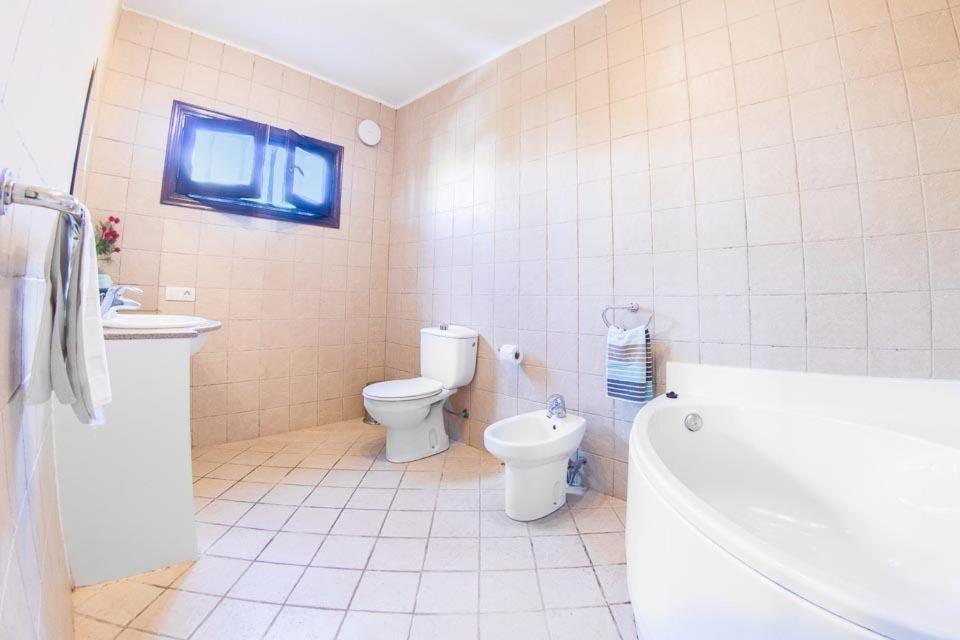 Playa Blanca Sleeps 12 Pool Wifi Villa *