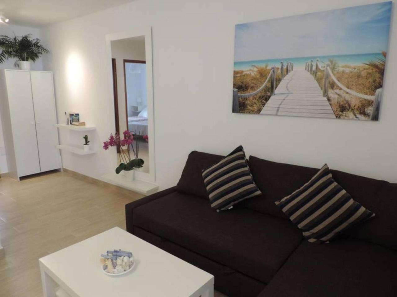 Blue Turtle Apartment, Next To The Apartment