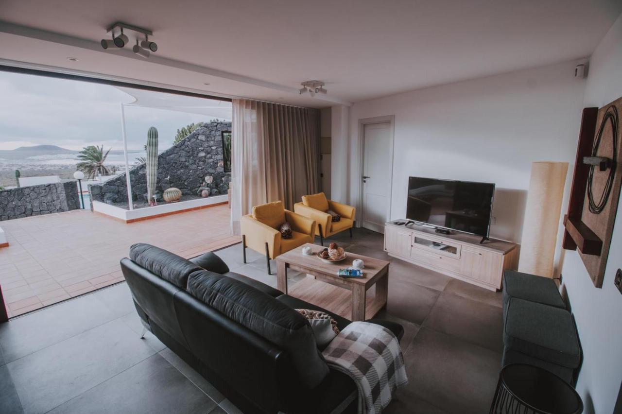 Casa Marquesa With Private Heated Pool & Sea Views Famara