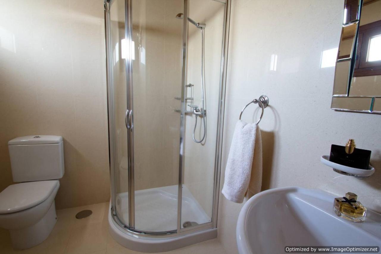 44 Sea Views, Pool,games,hot Tub, Office With Computer+ Wifi * Playa Blanca (Lanzarote)