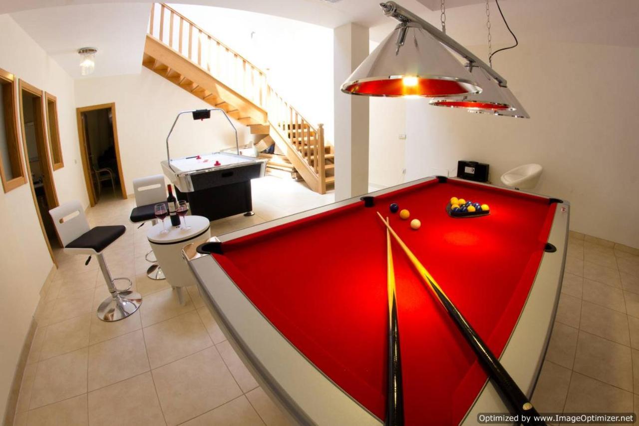 Villa 44 Sea Views, Pool,games,hot Tub, Office With Computer+ Wifi *