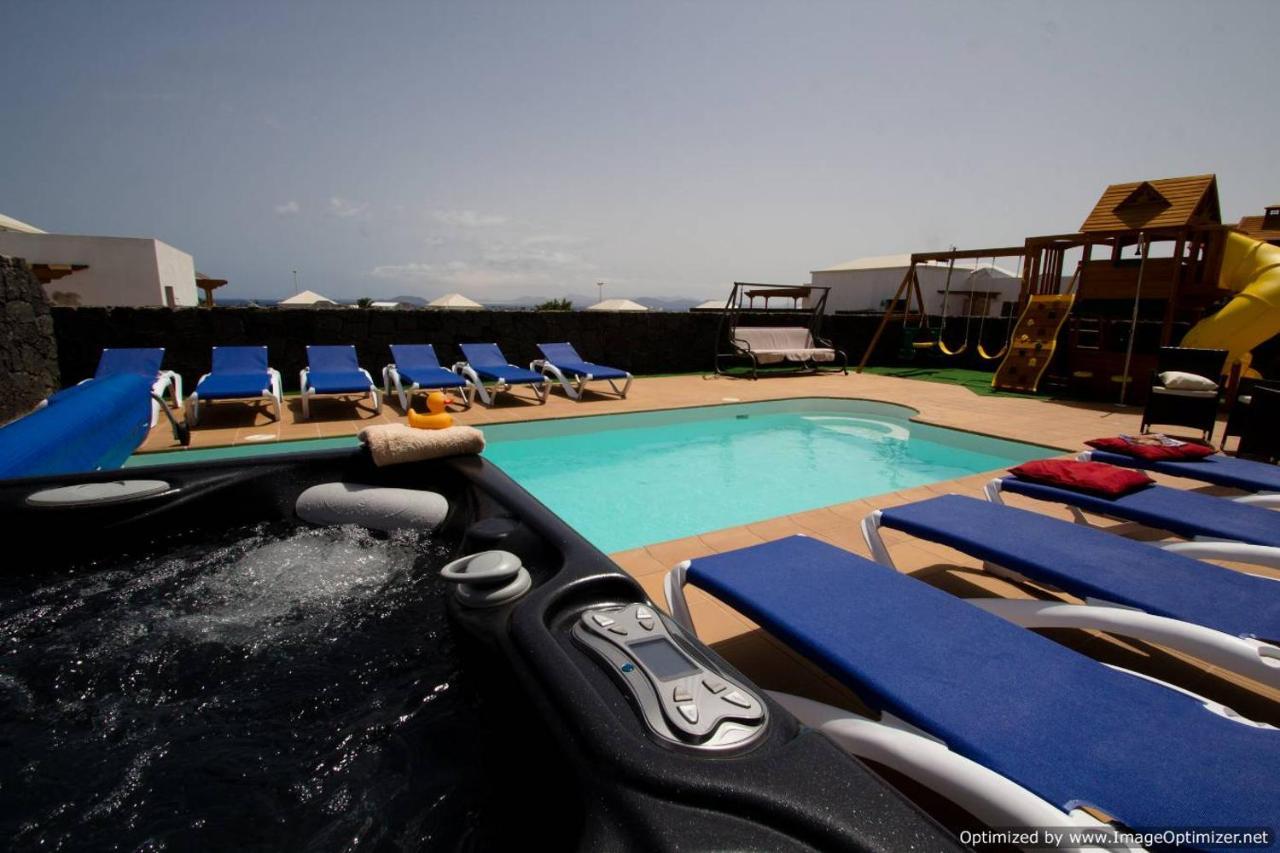 Villa 44 Sea Views, Pool,games,hot Tub, Office With Computer+ Wifi