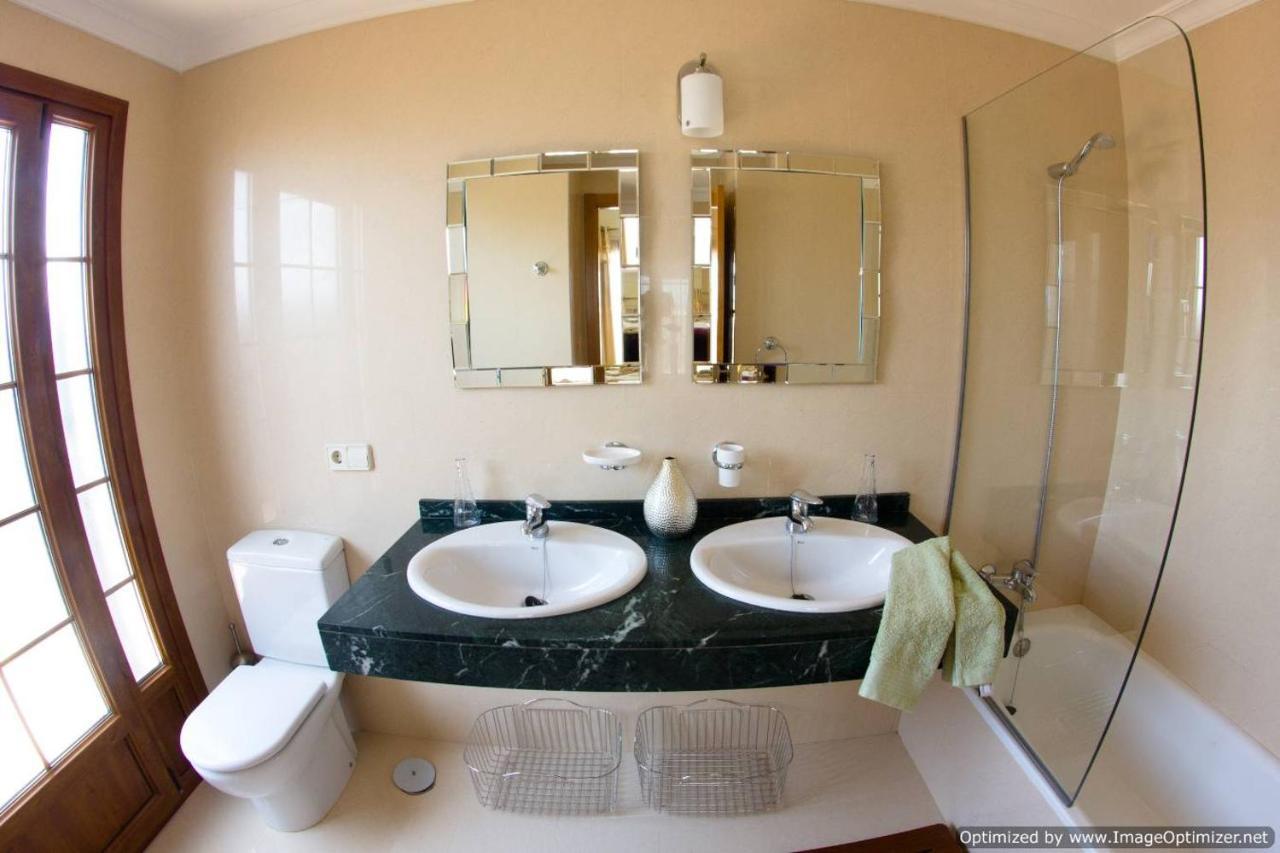 44 Sea Views, Pool,games,hot Tub, Office With Computer+ Wifi Playa Blanca (Lanzarote)