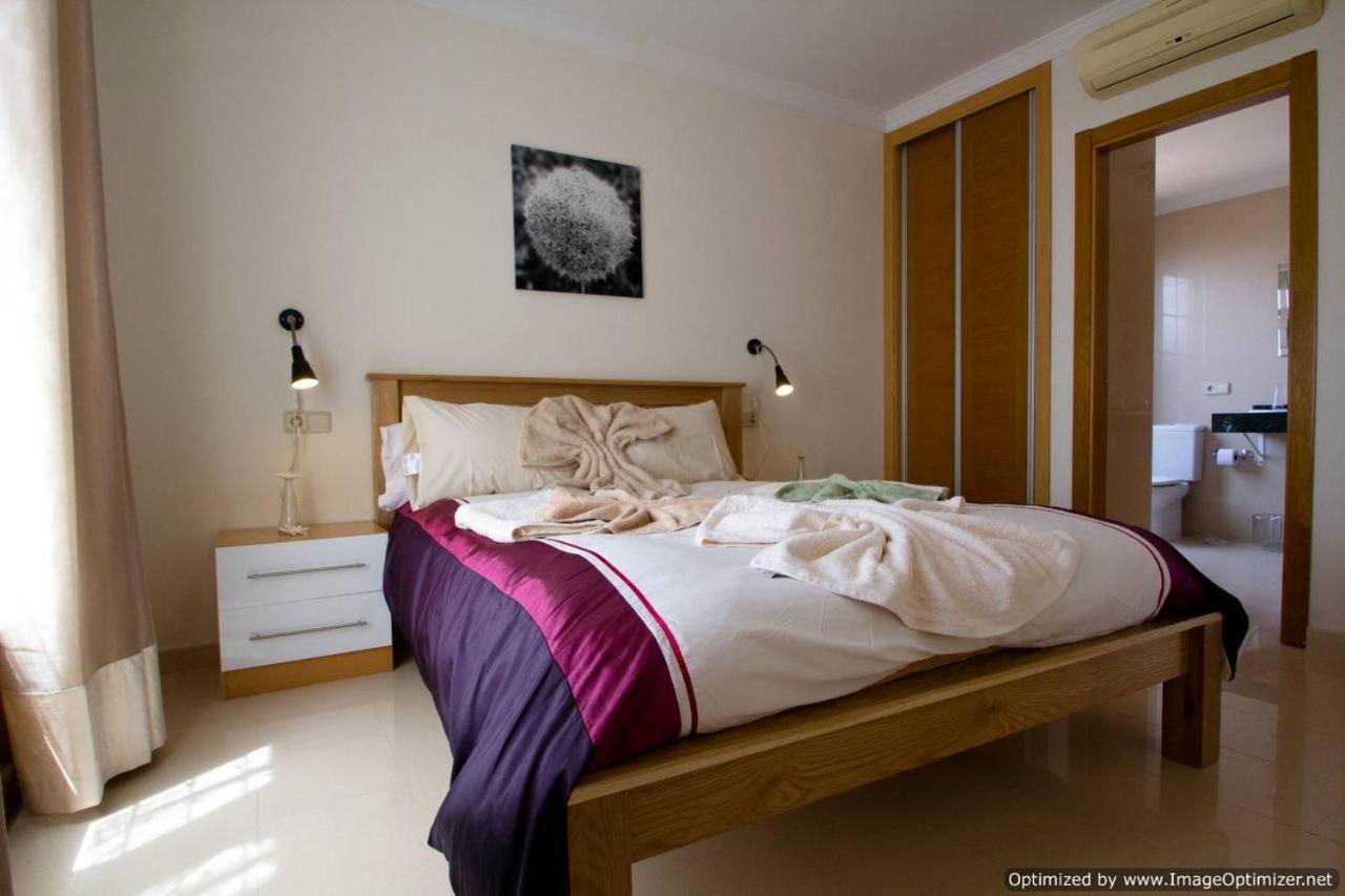 44 Sea Views, Pool,games,hot Tub, Office With Computer+ Wifi Playa Blanca (Lanzarote)