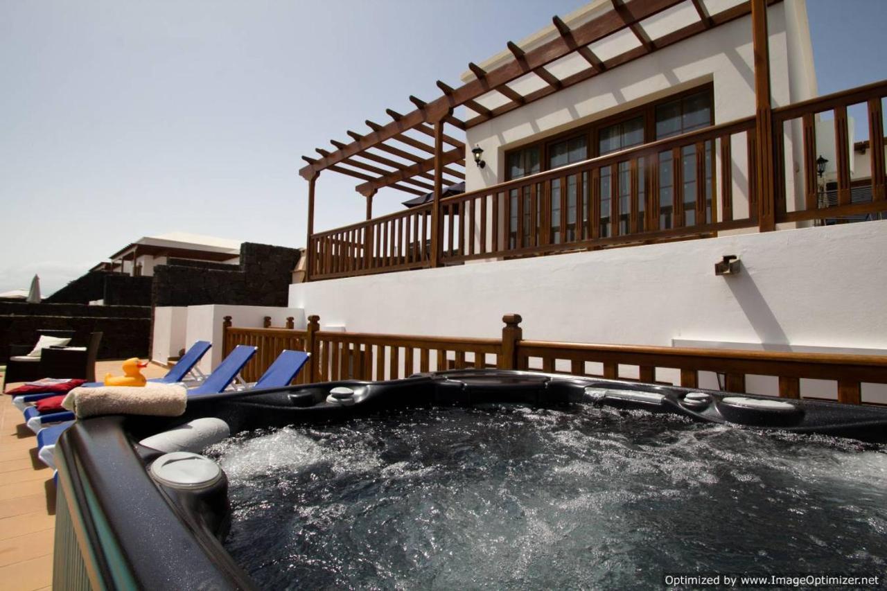 Villa 44 Sea Views, Pool,games,hot Tub, Office With Computer+ Wifi Playa Blanca (Lanzarote)