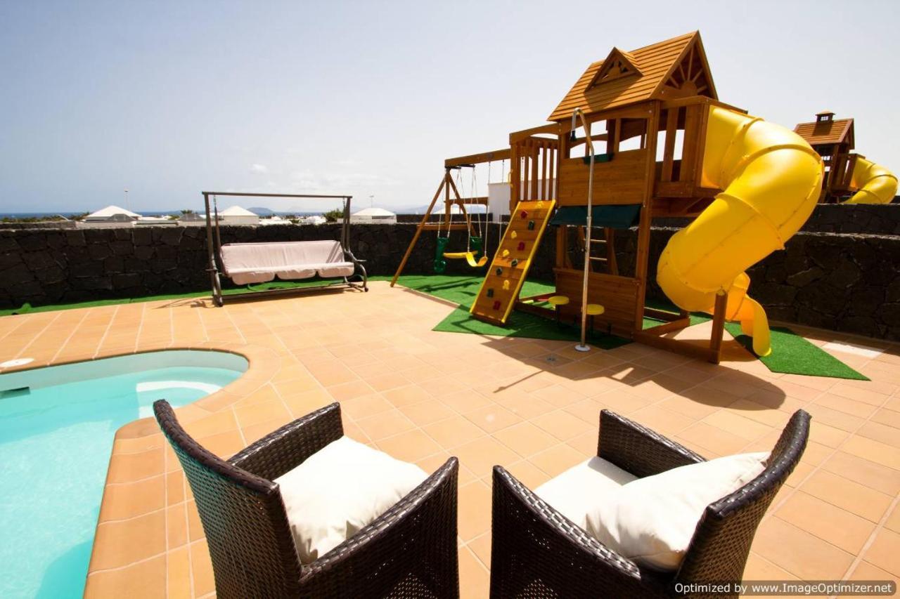Villa 44 Sea Views, Pool,games,hot Tub, Office With Computer+ Wifi Playa Blanca (Lanzarote)