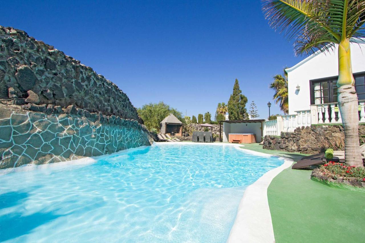 La Fuente Tías