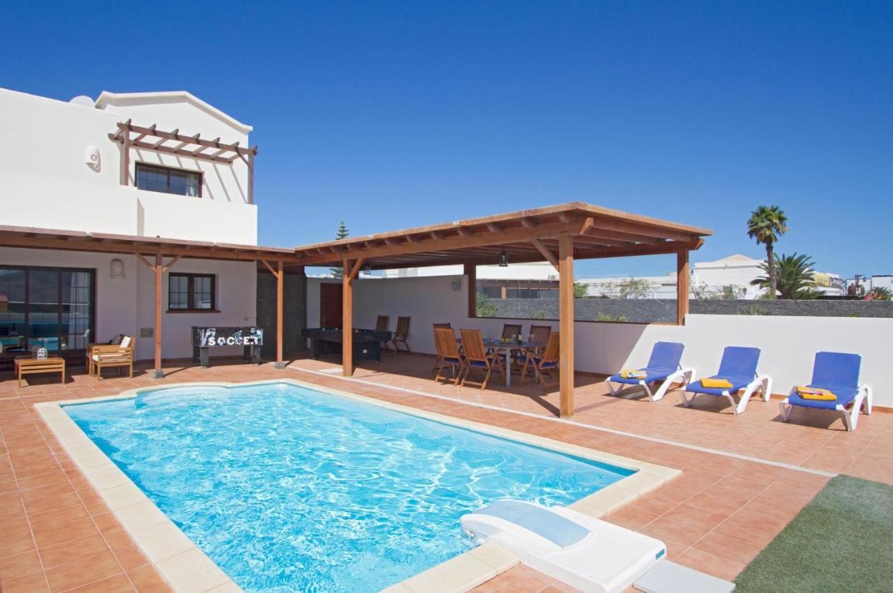 Faina Playa Blanca (Lanzarote)