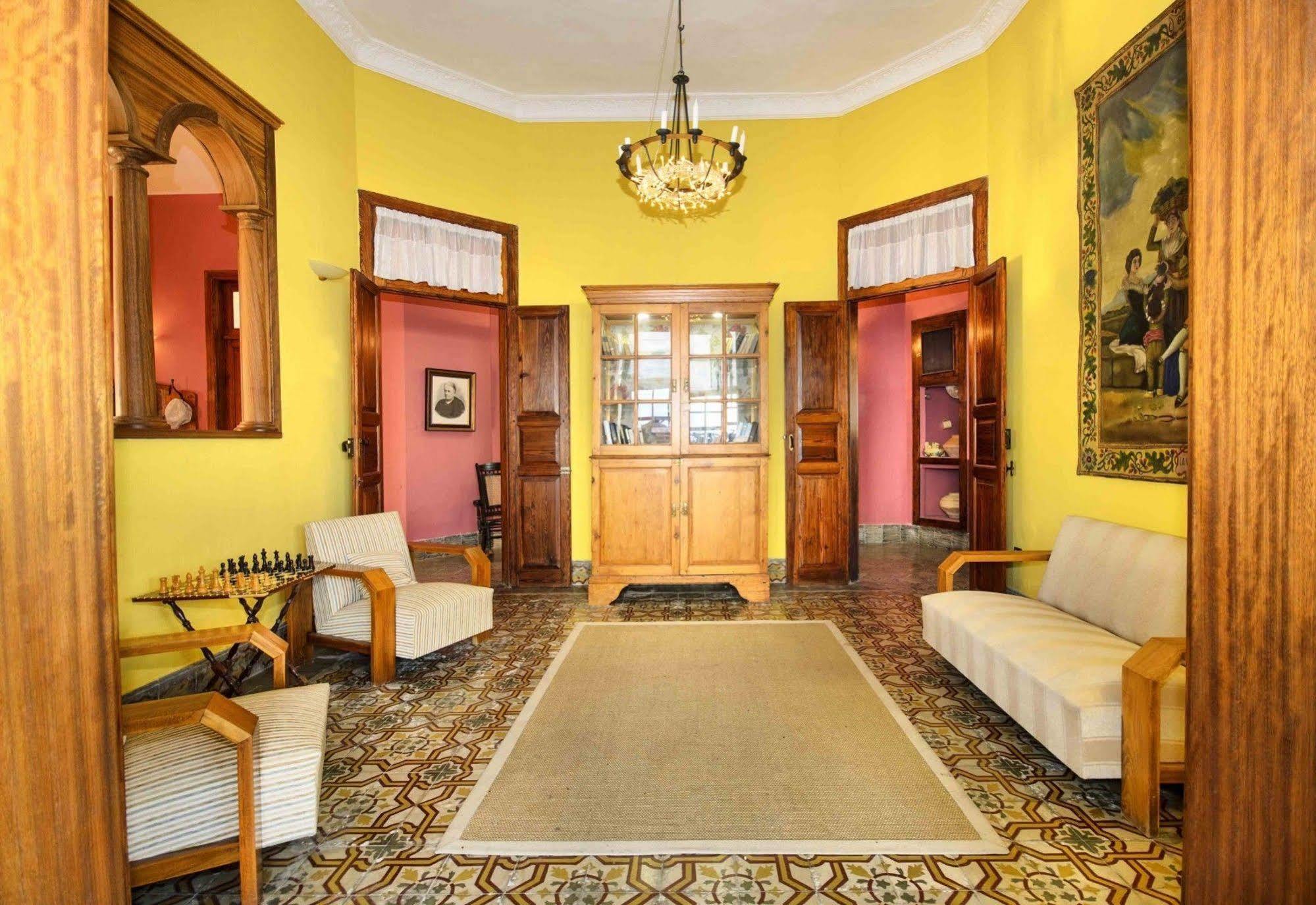 Casa Lola Y Juan Haría