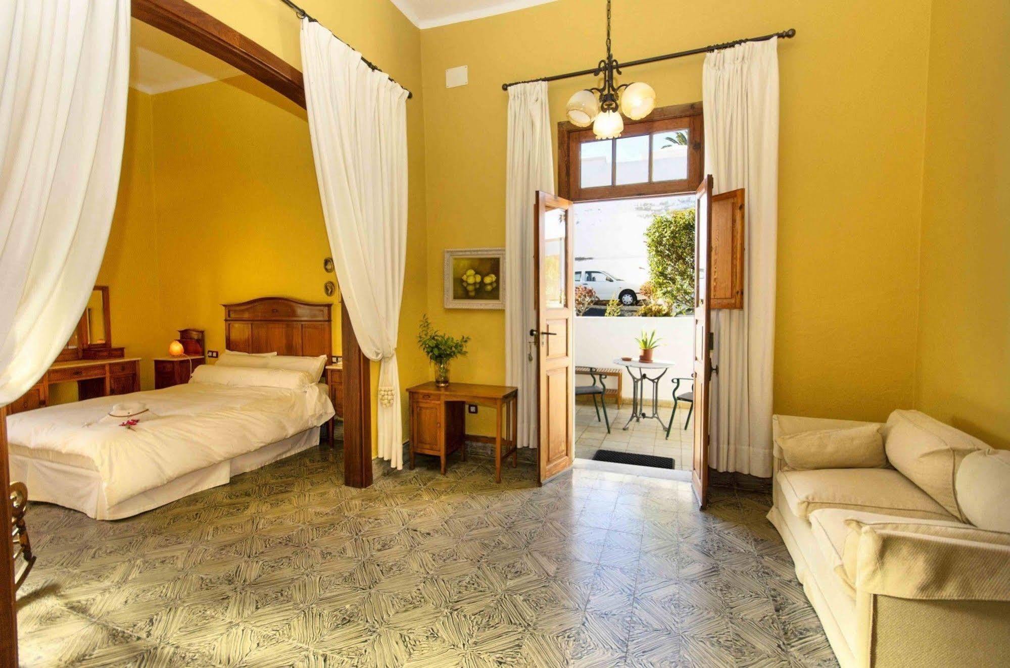 Casa Lola Y Juan Hotel 3*