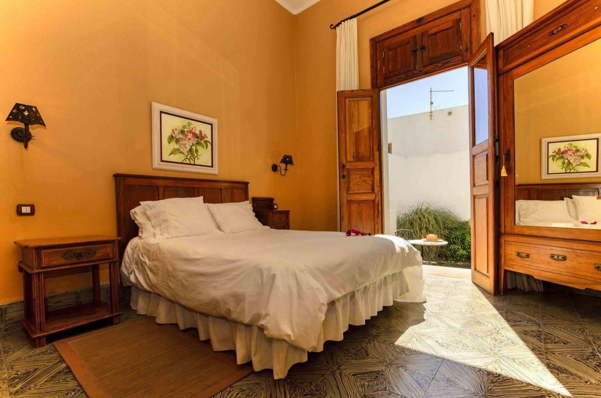 Hotel Casa Lola Y Juan 3*