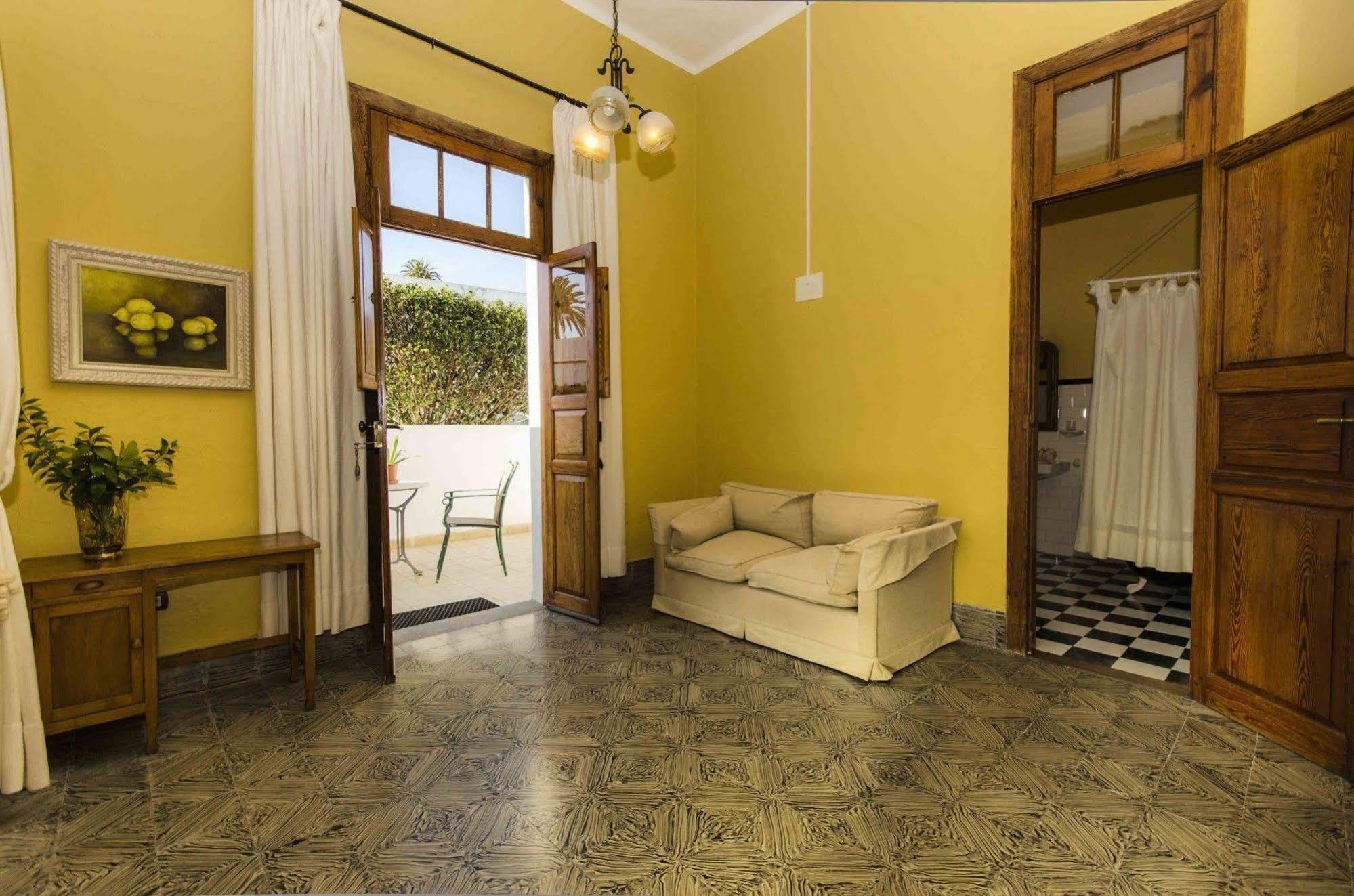 Casa Lola Y Juan Haría