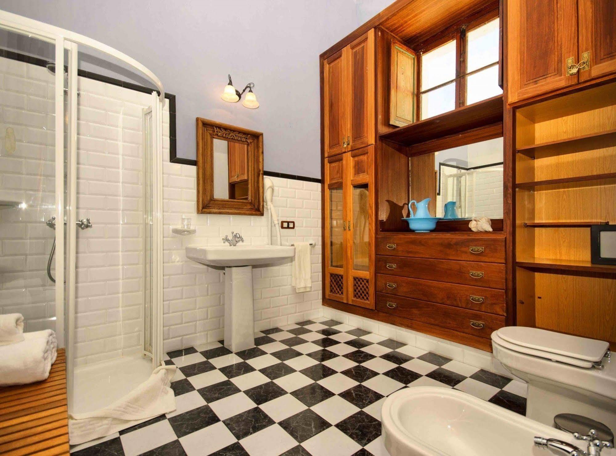 Casa Lola Y Juan