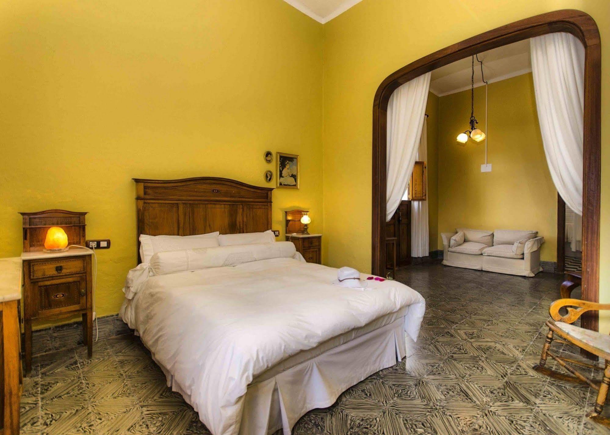 Casa Lola Y Juan Hotel